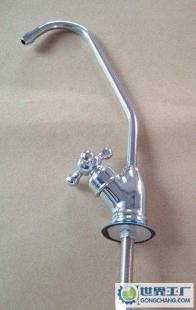 净水器核心配件解析 从豪华鹅颈龙头到梅花开关的完美搭配